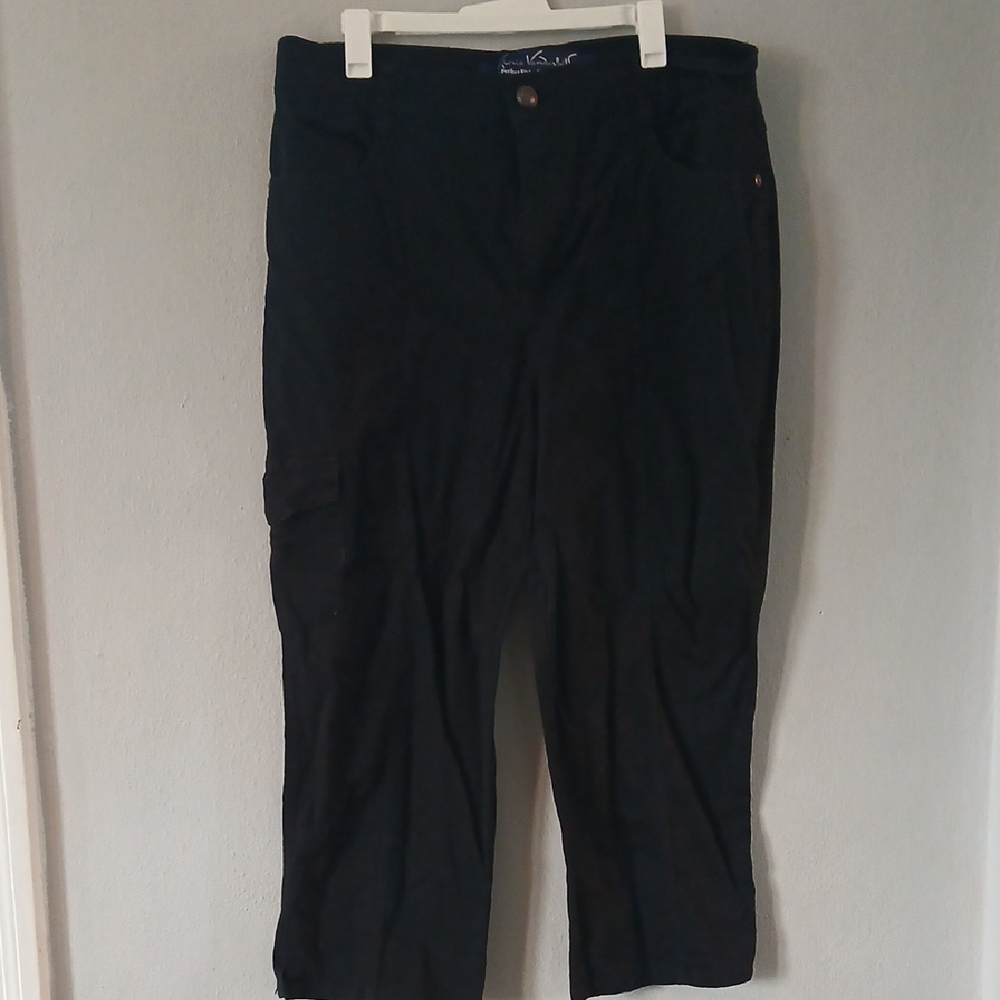 Gloria Vanderbilt Black Cargo Capri Pants
